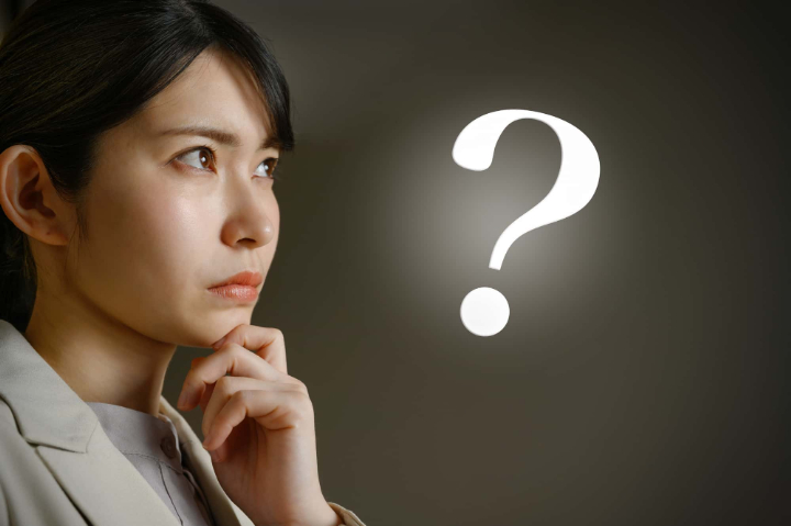 大人になってからでも受け口の矯正はできるか考える女性