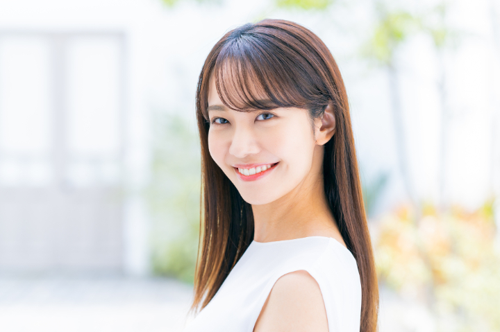 PMTCで歯が美しくなり笑顔がすてきな女性